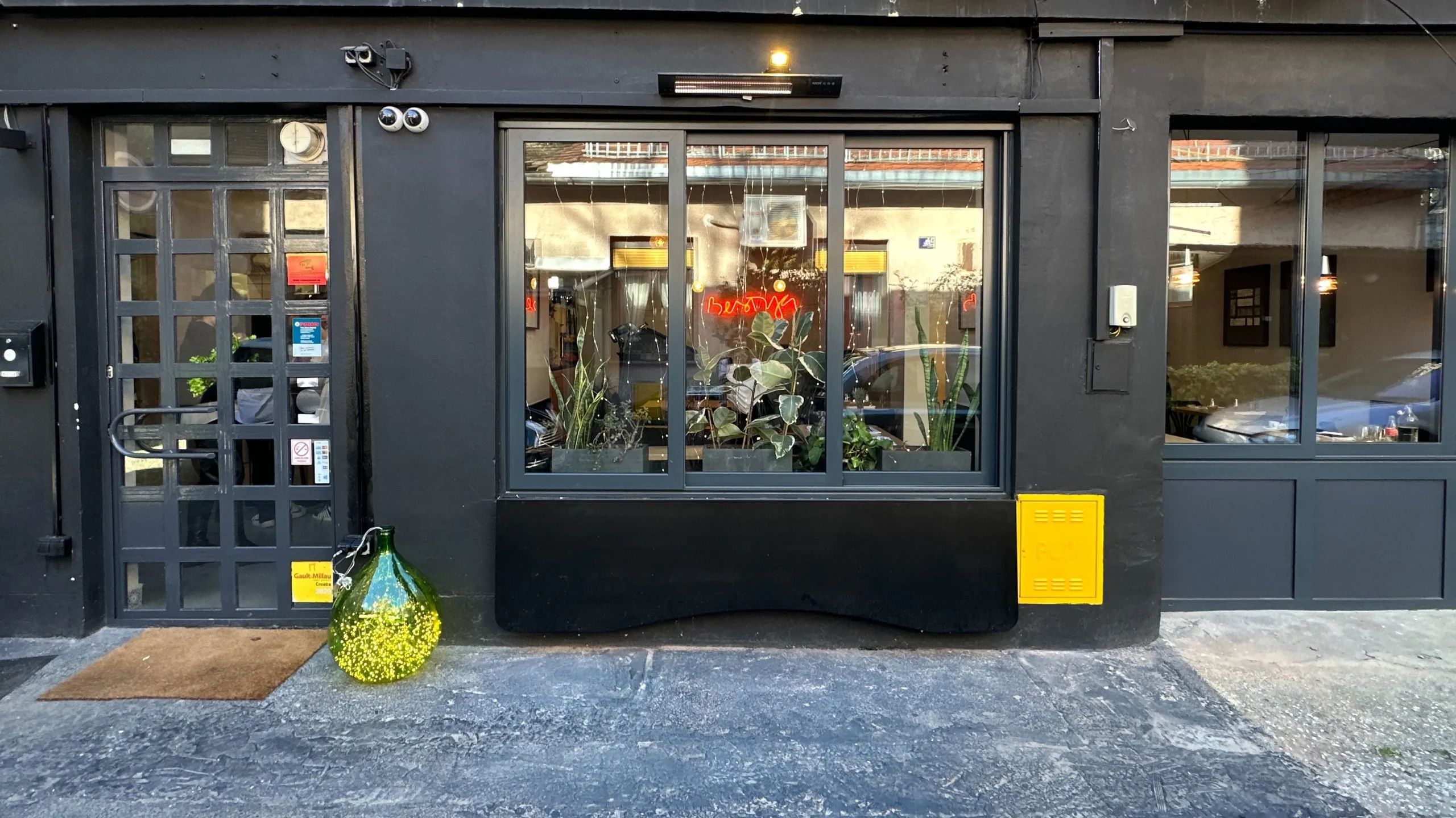Ulaz u bistro Beštija iz dvorišta